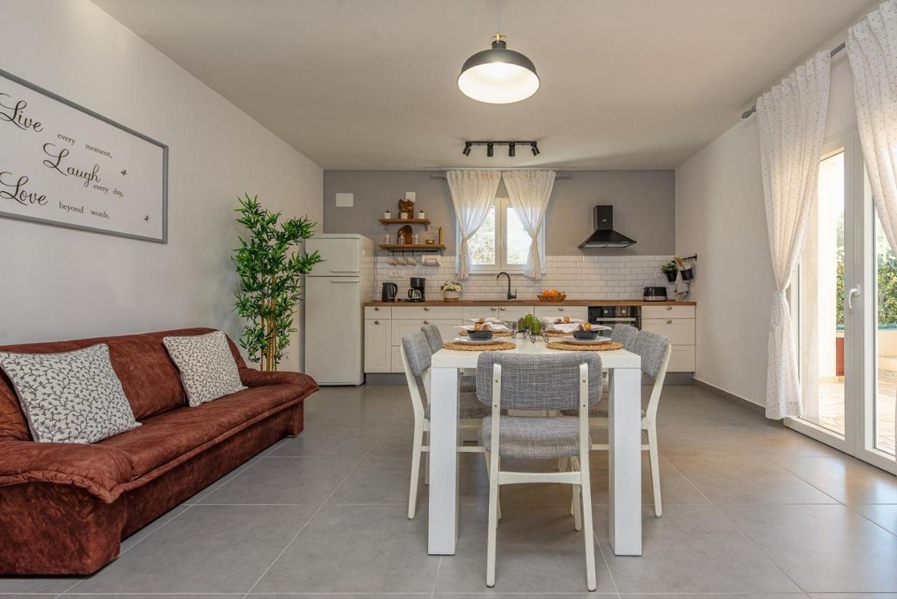 Apartment Bo&Dy With Private Pool Rogoznica  Zewnętrze zdjęcie