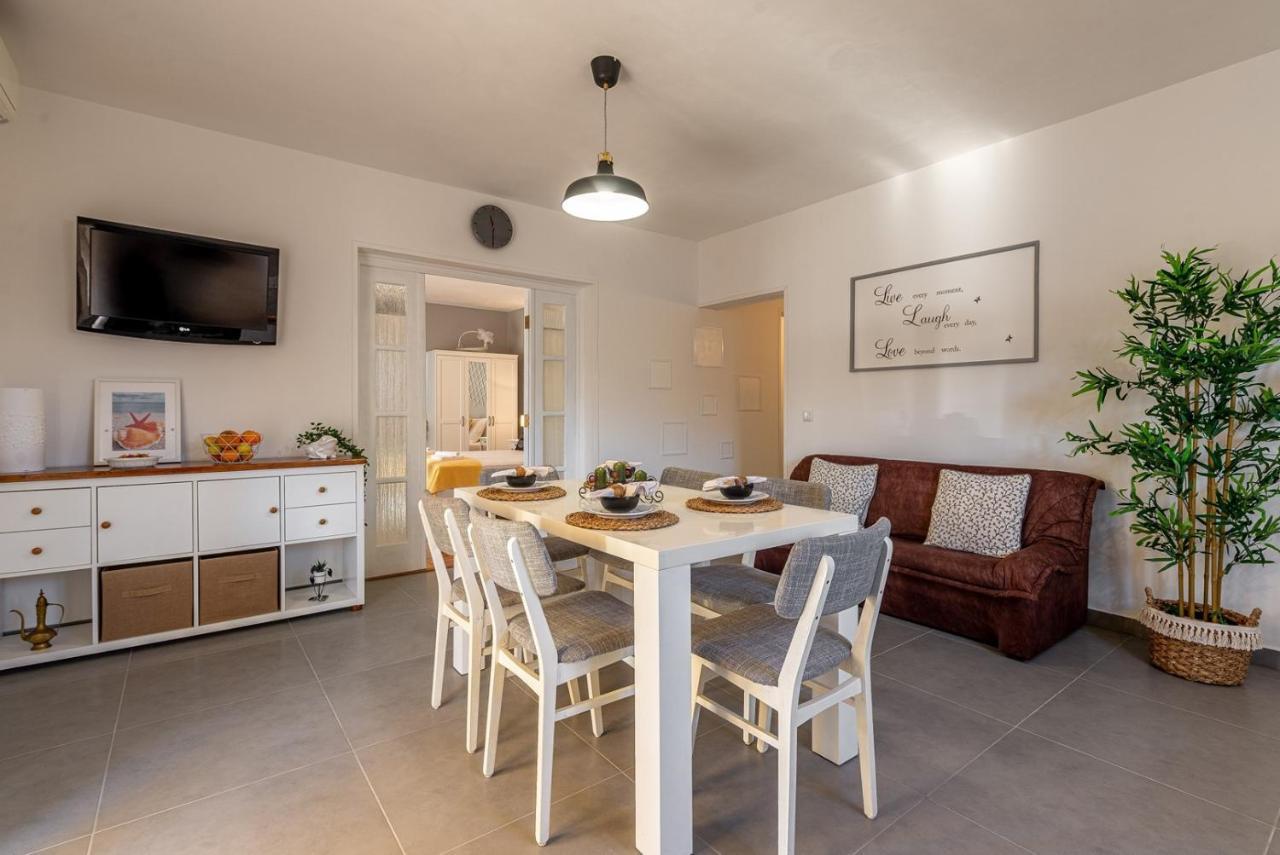 Apartment Bo&Dy With Private Pool Rogoznica  Zewnętrze zdjęcie